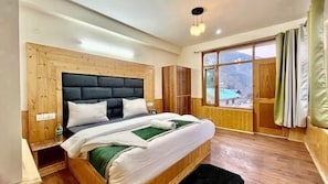 Deluxe Double Room, Balcony, Mountain View | Meja, Wi-fi percuma