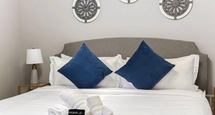 The Getaway Suite | King Bed | Near Airport | WiFi