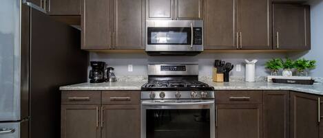 Frigorífic, microones, forn i placa de cuina