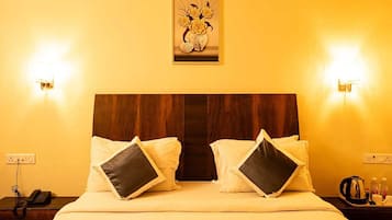 Premium Room | Bathroom | Shower, rainfall showerhead, towels, soap