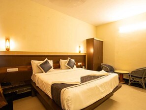 Habitación superior | Ropa de cama de alta calidad, escritorio, camas extra y wifi gratis