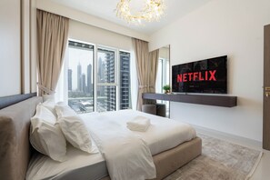 Deluxe Apartment, Balcony, Sea View | Premium bedding, memory foam beds, in-room safe, blackout drapes - KeyRock - 1BR with Sea & Jumeirah Views (Dubai)