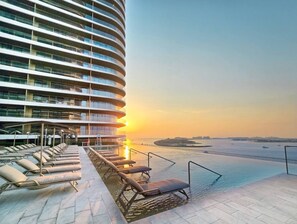 Outdoor pool - KeyRock - 1BR with Sea & Jumeirah Views (Dubai)