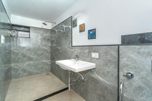 Comfort Room, Courtyard View | Bathroom | Free toiletries, hair dryer, towels, soap - Hanchinamane Heritage by Z Vacations (Chikkamagaluru)
