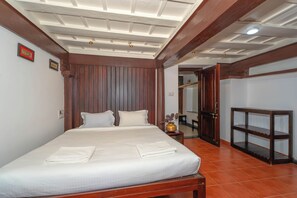 Room - Hanchinamane Heritage by Z Vacations (Chikkamagaluru)