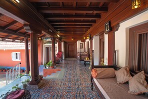 Living area - Hanchinamane Heritage by Z Vacations (Chikkamagaluru)