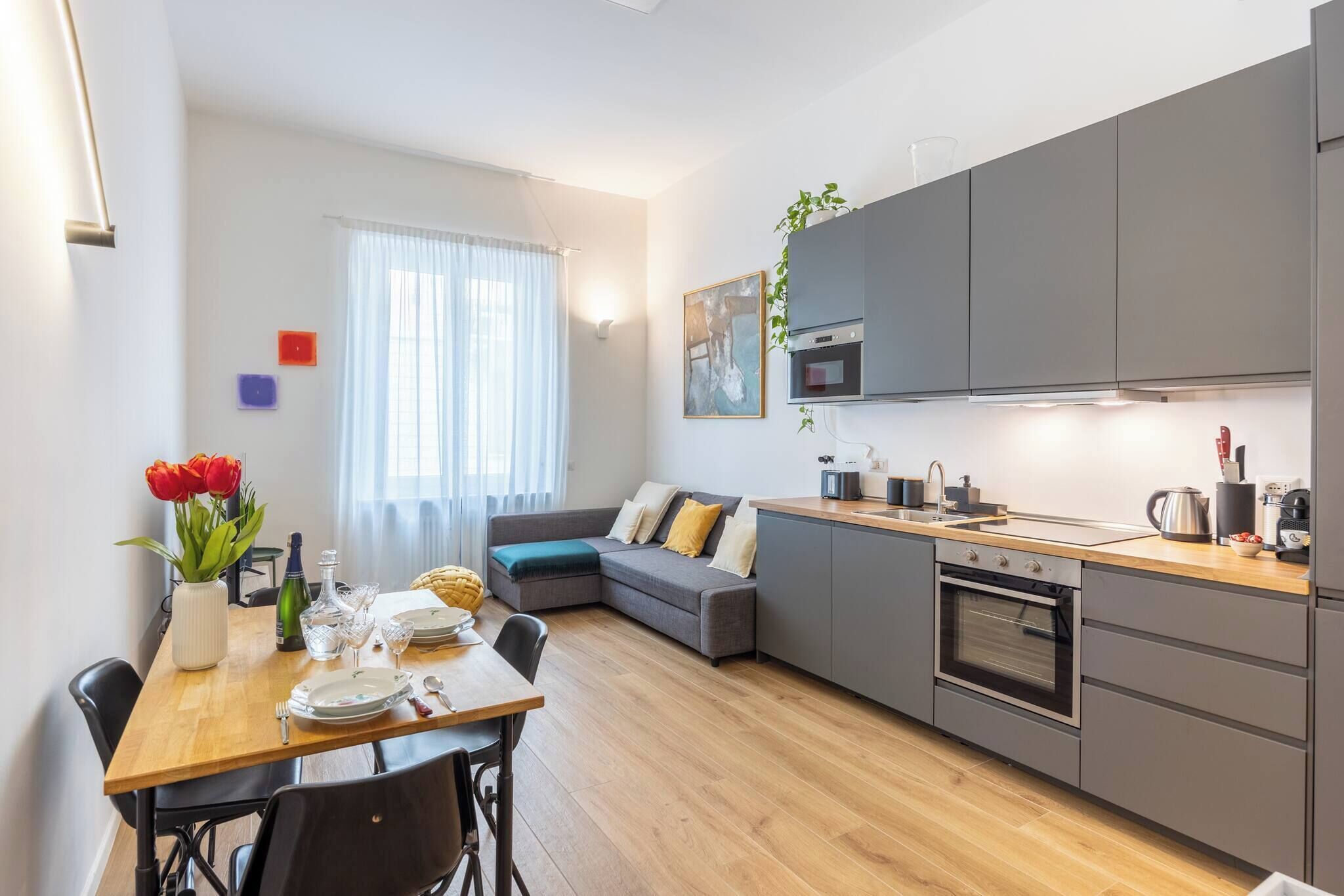 Kylskåp, mikrovågsugn, ugn och spishäll