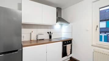 雪櫃、微波爐、焗爐、爐具