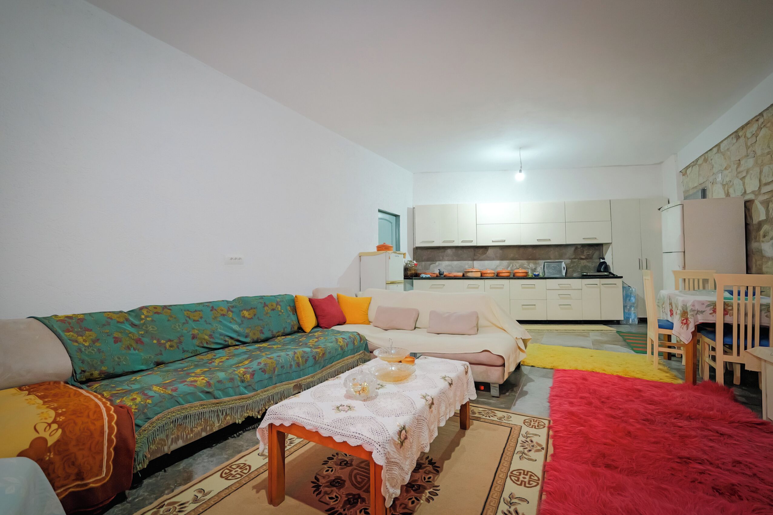 Apartament, balcó, vistes al pati | Sala d'estar | Televisor de pantalla plana 