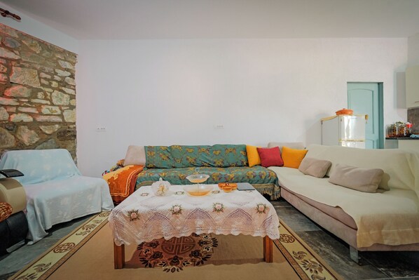 Apartment, Balcony, Courtyard View | Living area