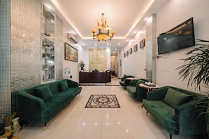 Living area - Bay Luxury Chariot Boutique Hotel - Hanoi Centre (Hai Ba Trung)