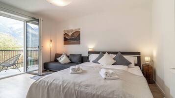 1 bedroom, travel cot, free WiFi, bed sheets