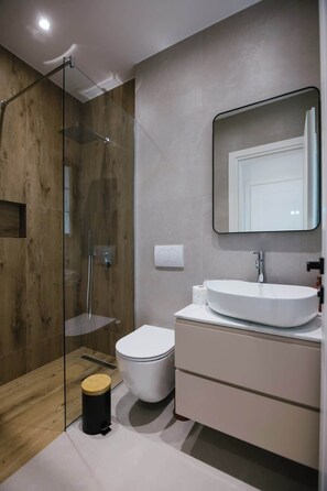 Hair dryer, bidet, towels - Vila Alko cozy 2-bedroom apartment APT #2A (Korçë)