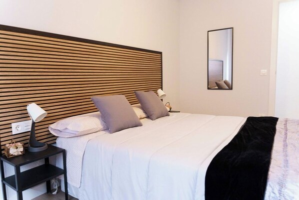 2 habitaciones, tabla de planchar con plancha, wifi y ropa de cama 