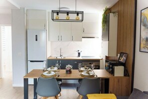 Fridge, microwave, oven, coffee/tea maker