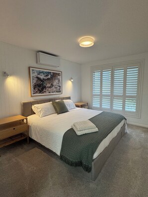 5 bedrooms, iron/ironing board, Internet, bed sheets