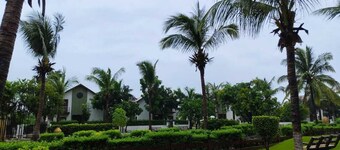 Cozy 1-bedroom bungalow with AC and fitness room in lovely UBHARAT