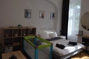 1 quarto, berço de viagem, Wi-Fi de cortesia, roupa de cama