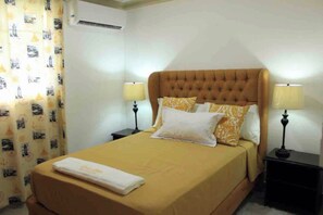 2 slaapkamers, een strijkplank/strijkijzer, internet, beddengoed