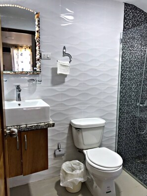 Een douche, handdoeken