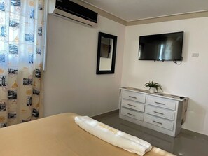 2 bedrooms, iron/ironing board, Internet, bed sheets