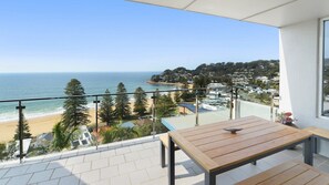 Outdoor dining - The Lookout 2 Sleep 6 (AVOCA BEACH)