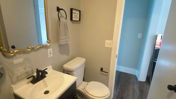 Handdukar, tvål och toalettpapper