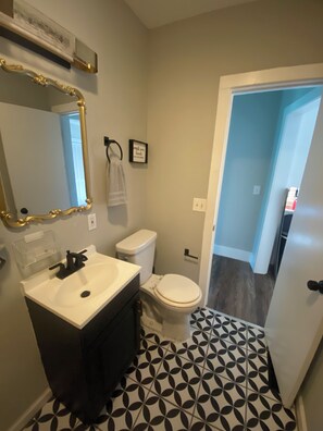 Handdukar, tvål och toalettpapper