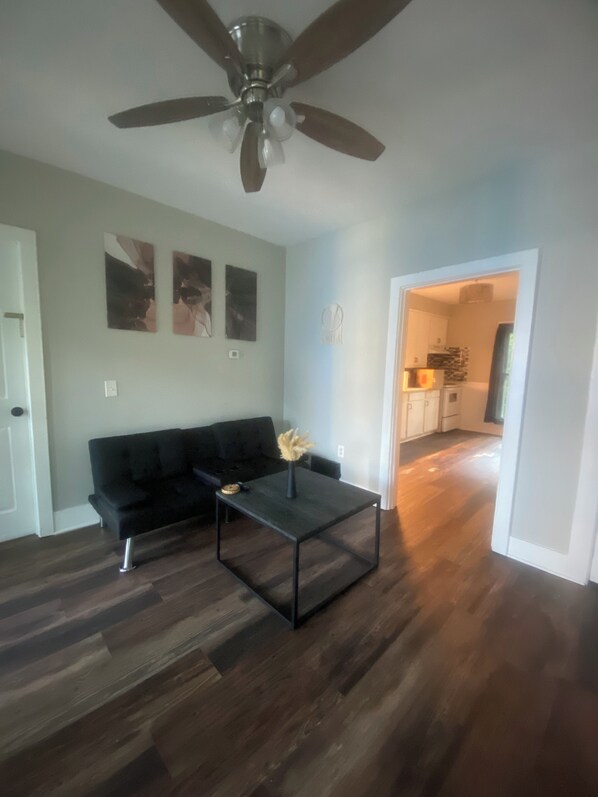 Living area - Charming 2-bedroom upstairs apartment in lovely Chardon with AC (Chardon)