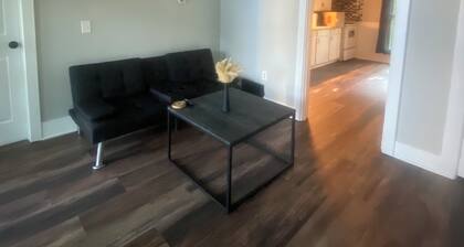 Charming 2-bedroom upstairs apartment in lovely Chardon with AC