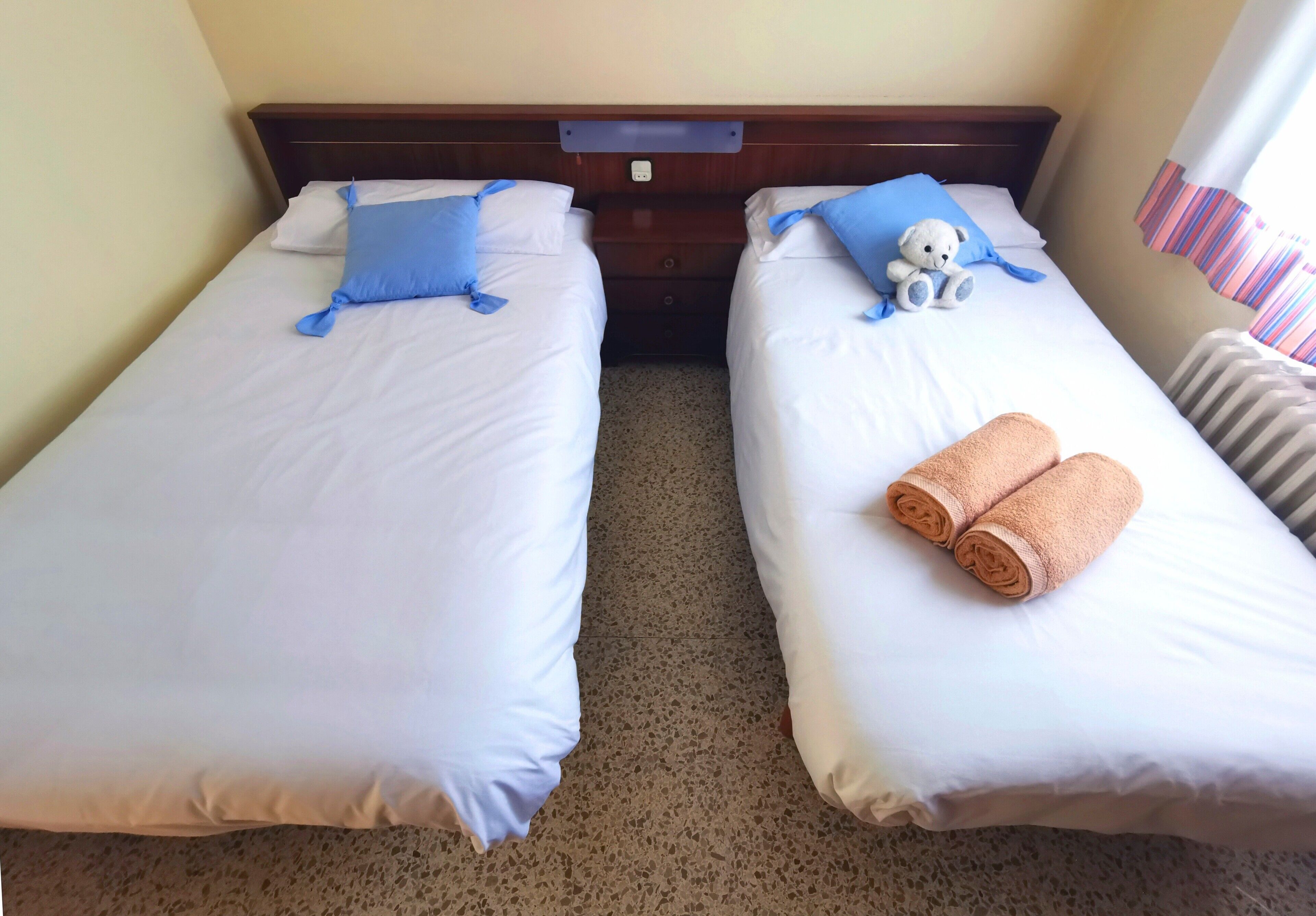 5 quartos, ferros/tábuas de passar roupa, Wi-Fi, roupa de cama