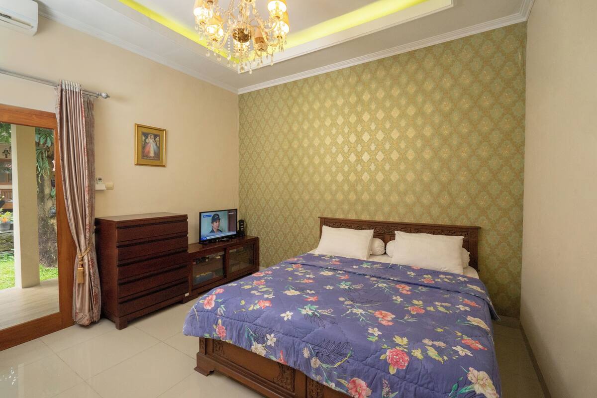 Classic Villa, 3 Bedrooms, Kitchen, Courtyard Area
