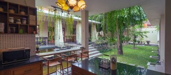 Griya Bayan Kraguman 度假屋  