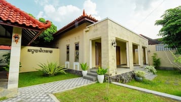 Classic Villa, 3 Bedrooms, Kitchen, Courtyard Area