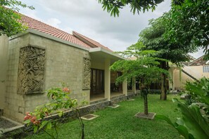 Villa Classique, 3 chambres, cuisine, côté cour intérieure | Vue de la chambre