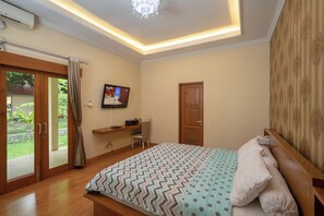 Classic Villa, 3 Bedrooms, Kitchen, Courtyard Area