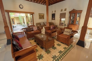 Classic Villa, 3 Bedrooms, Kitchen, Courtyard Area | Living area | 43-inch Smart TV with digital channels