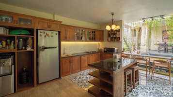 Fridge, microwave, stovetop, cookware/dishes/utensils