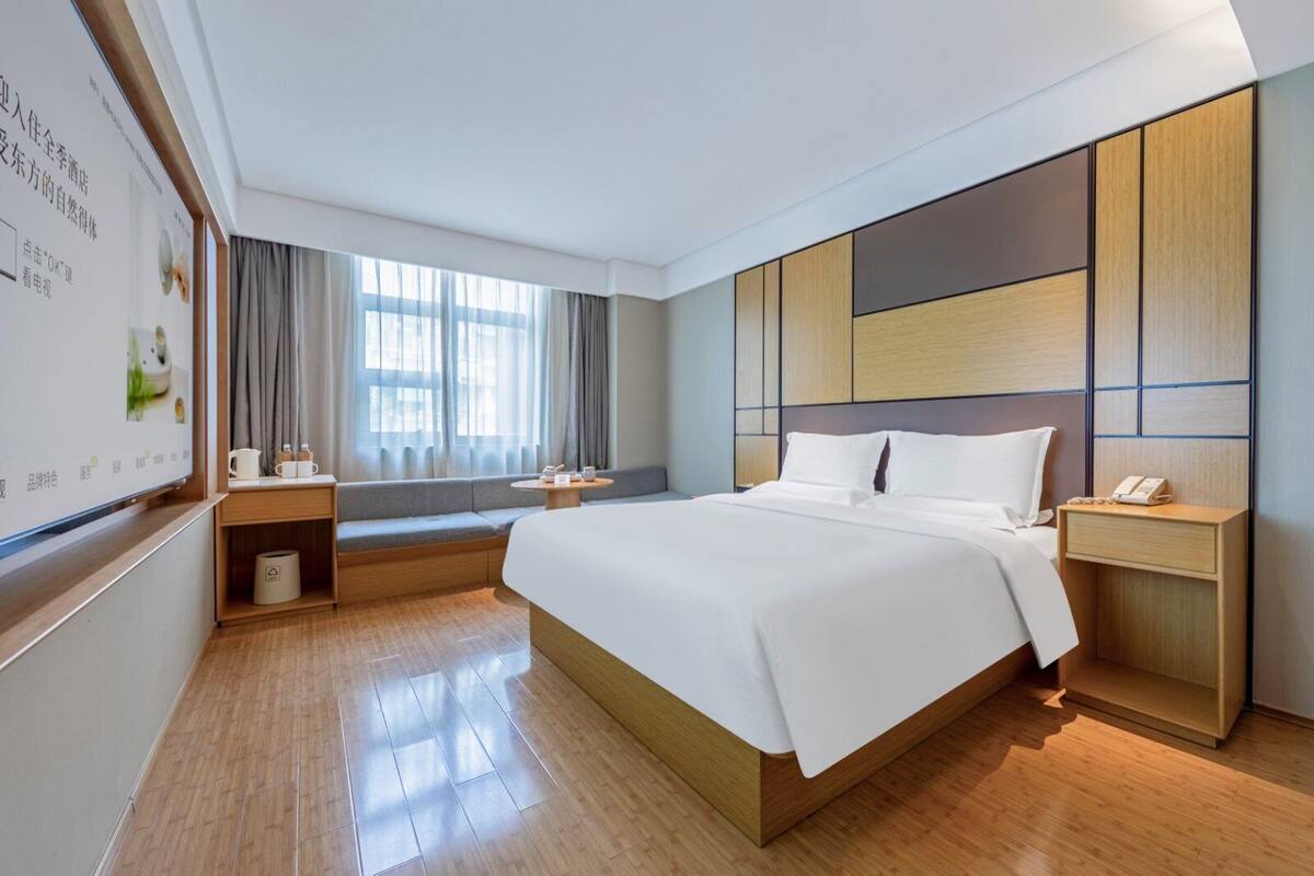 Tabla de planchar con plancha, wifi gratis, ropa de cama