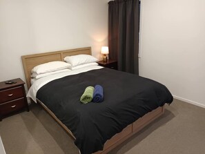 3 bedrooms, iron/ironing board, Internet, bed sheets