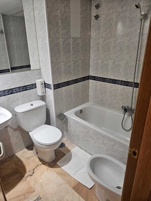 Comfort Double Room, Resort View | Bathroom | Combined shower/tub, towels, soap, toilet paper