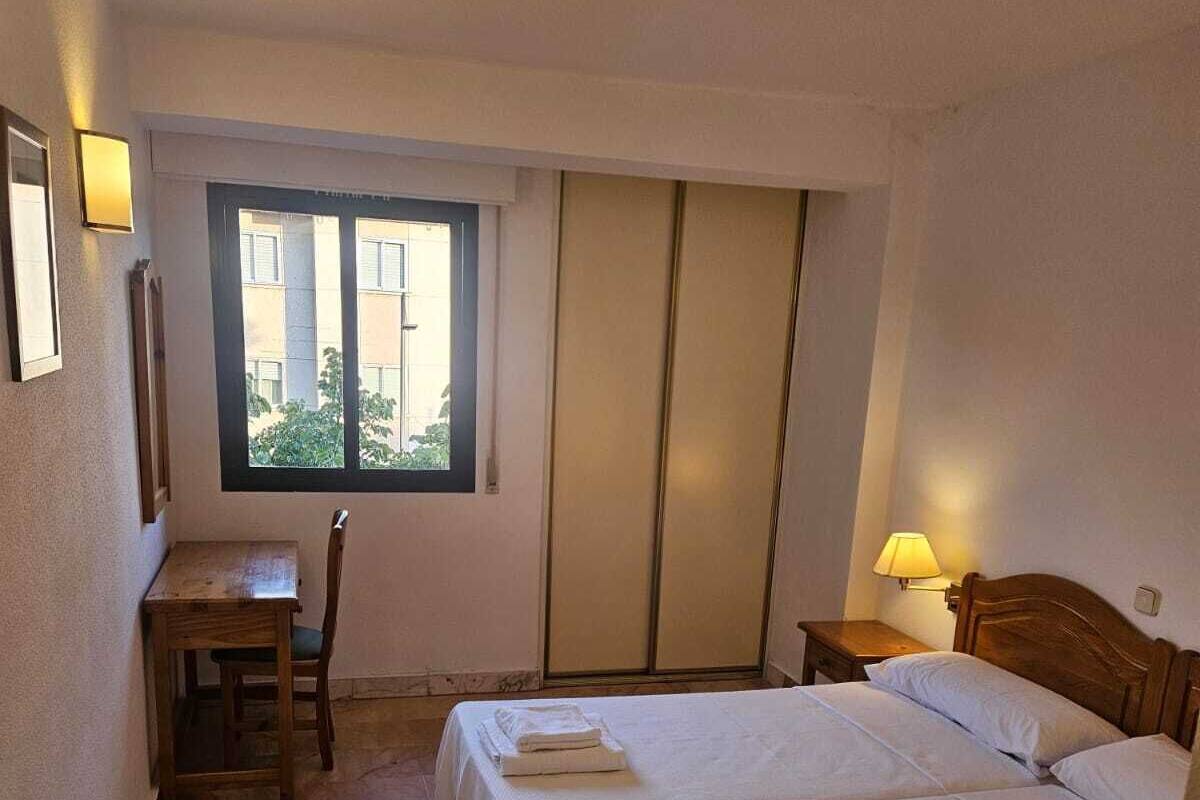 Desk, laptop workspace, WiFi (free)