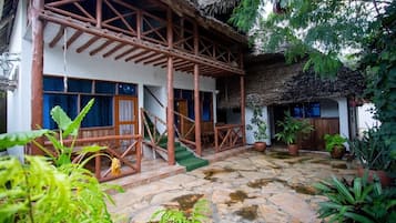 Deluxe Room, Garden View | In-room safe, desk, laptop workspace, blackout drapes