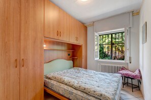 2 makuuhuonetta, silitysrauta/-lauta, Wi-Fi, vuodevaatteet