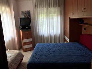 Strykjärn/strykbräda, wi-fi och sängkläder