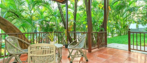 Chambre Confort double, vue sur le jardin | Terrasse/patio