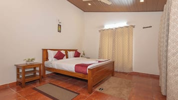 Executive Double Room, Garden View | Desk, iron/ironing board, bed sheets