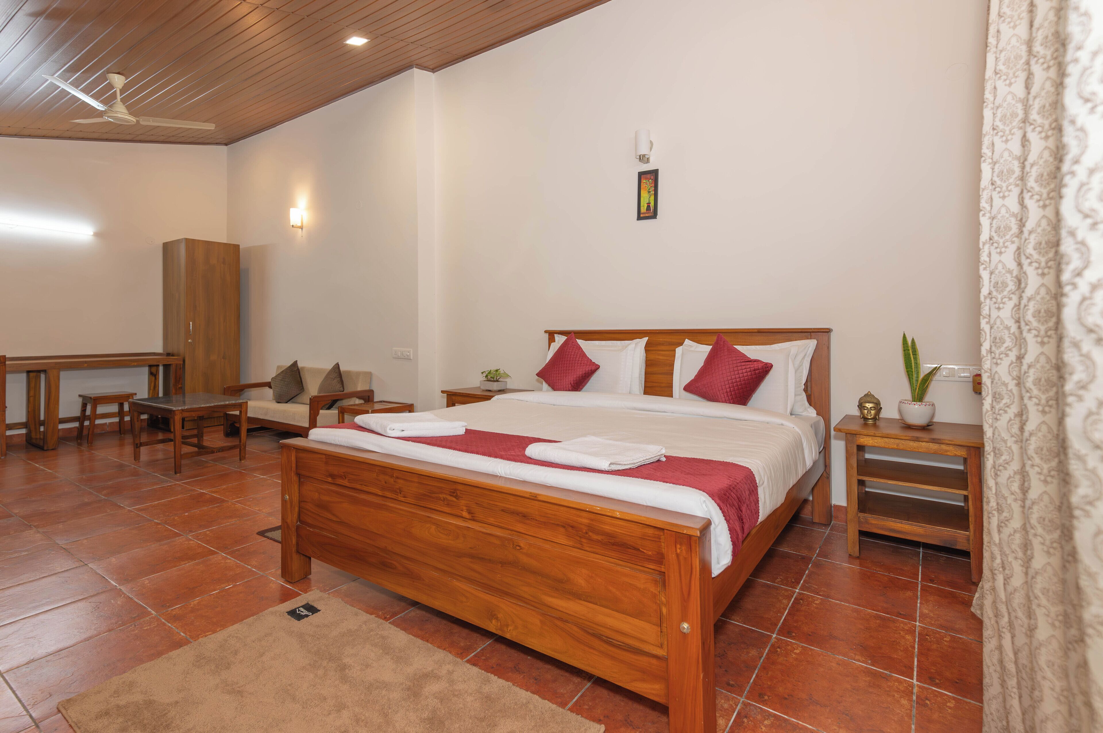 Executive Double Room | Desk, iron/ironing board