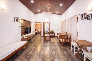 Desk, iron/ironing board, bed sheets - Deepwoodz Homestay by Z Vacations (Chikkamagaluru)