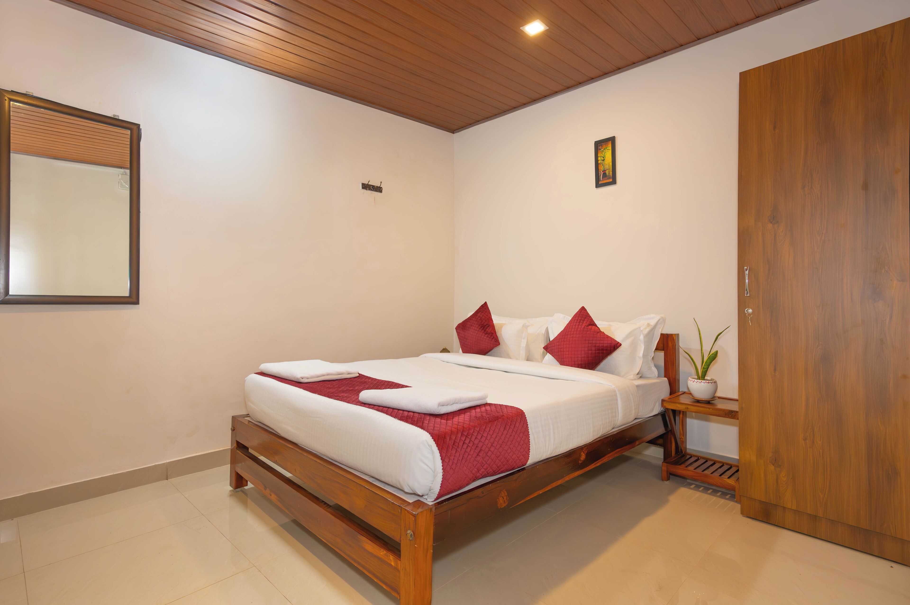 Standard Cottage | Desk, iron/ironing board, bed sheets